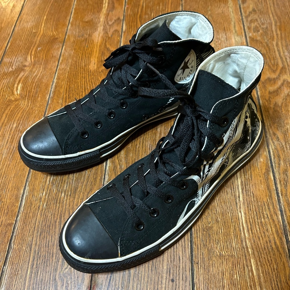 Men Black and White High-Top Converse Size 10
